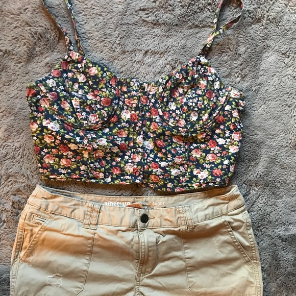 Floral button up crop top - Picture 2 of 7